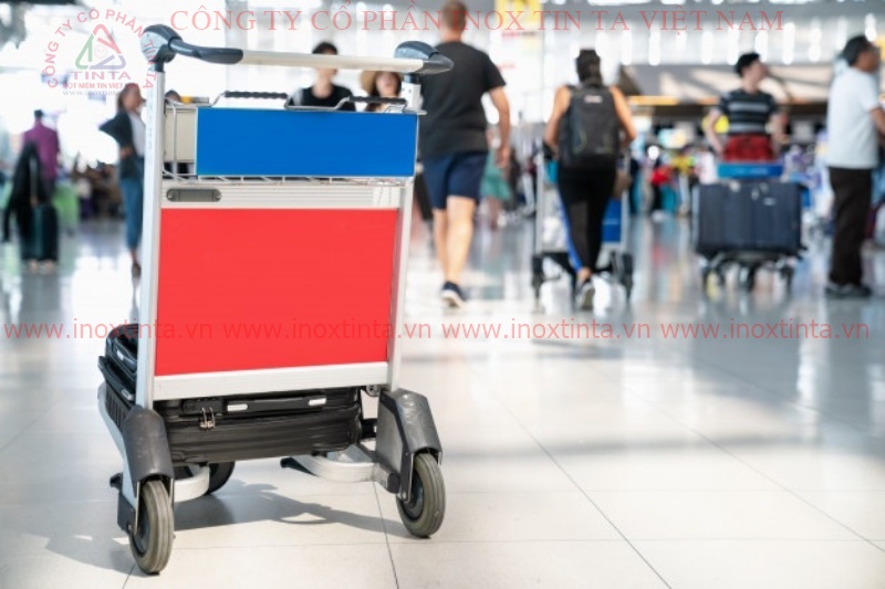 xe đẩy hành lý nhà ga sân bay giá rẻ tại Tp Hồ Chí Minh. Xe đẩy hành lý có sẵn thuận tiện xung quanh nhà ga và có thể được sử dụng miễn phí